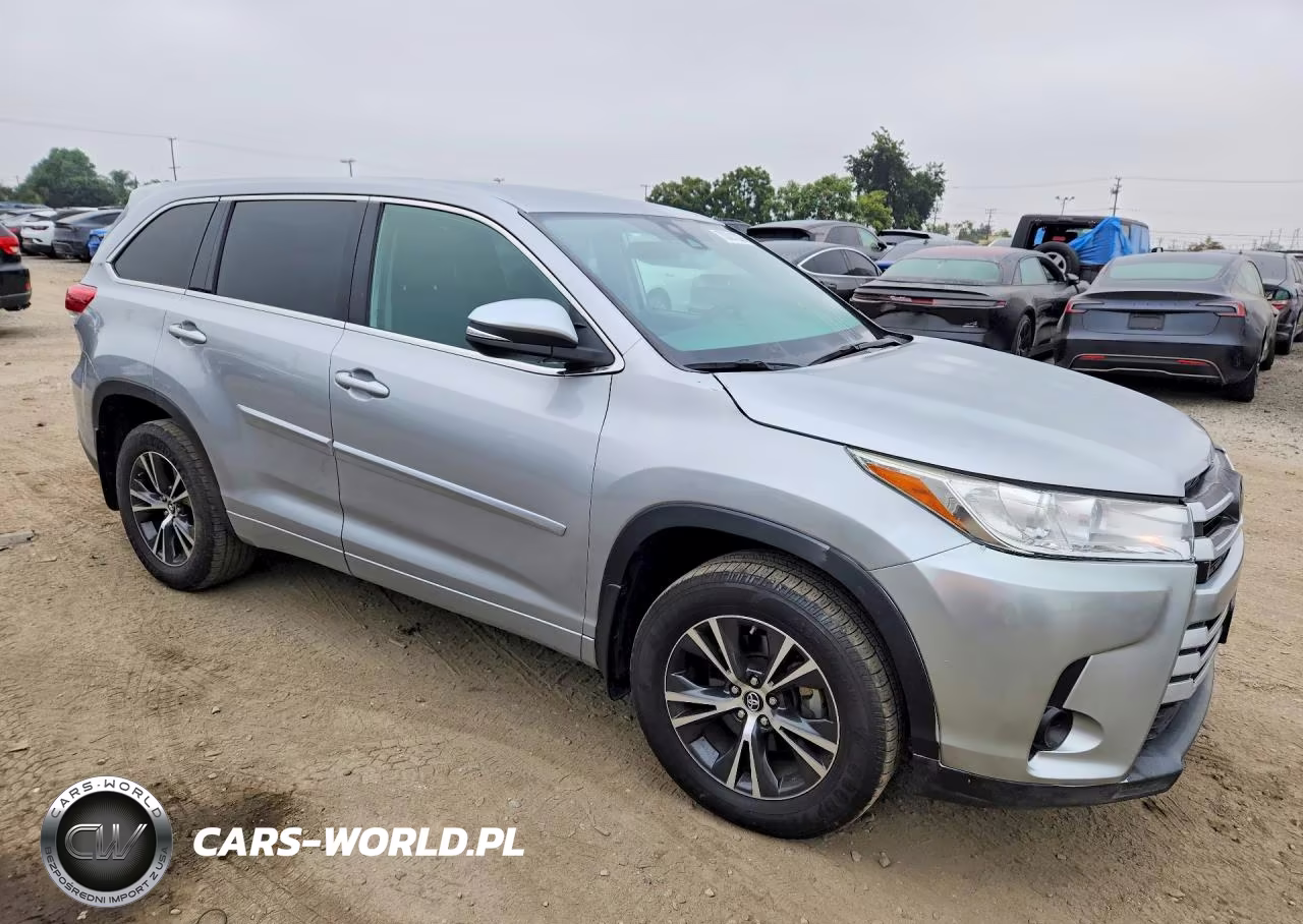2018 Toyota Highlander Le VIN:5TDZARFH1JS038650 - 4