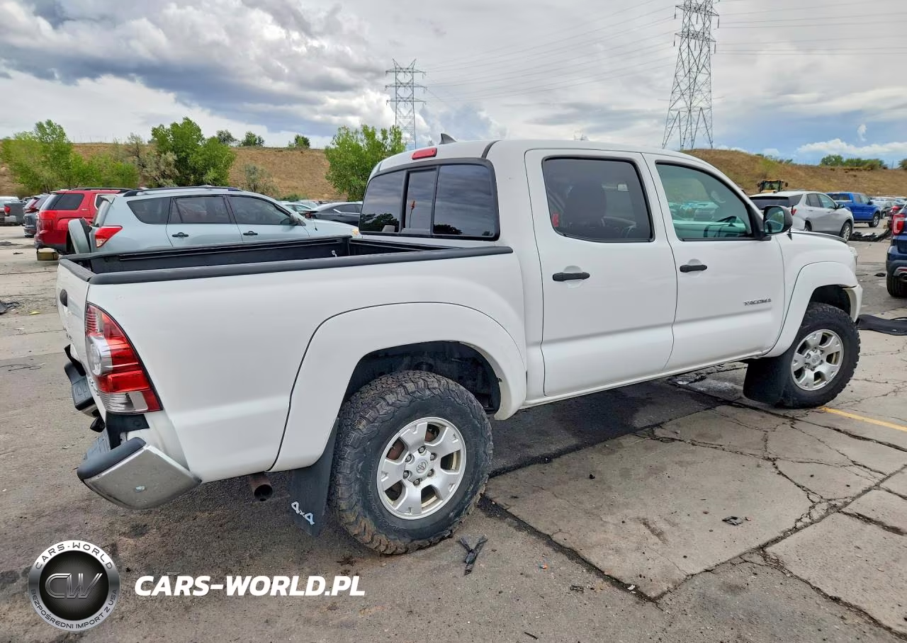 2014 Toyota Tacoma V6 VIN:3TMLU4EN8EM159950 - 3