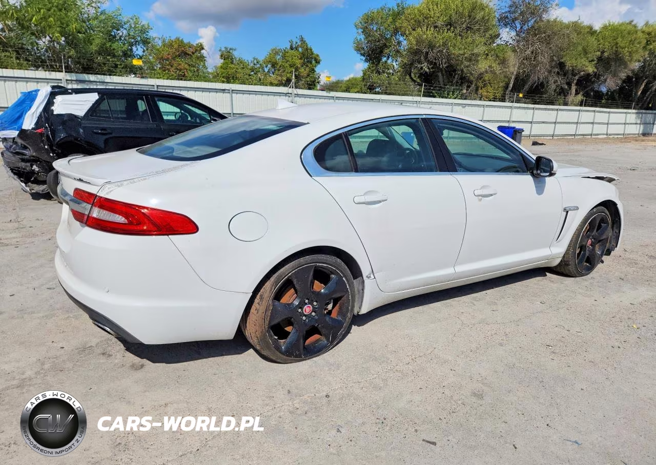 2013 Jaguar Xf VIN:SAJWA0ES6DPU03836 - 3
