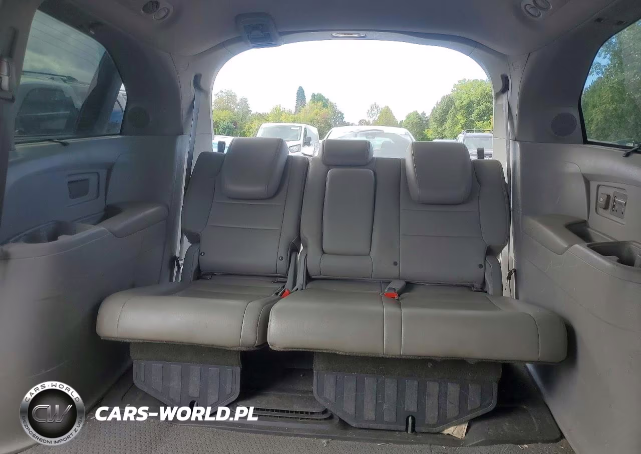 2011 Honda Odyssey Touring VIN:5FNRL5H92BB105061 - 10