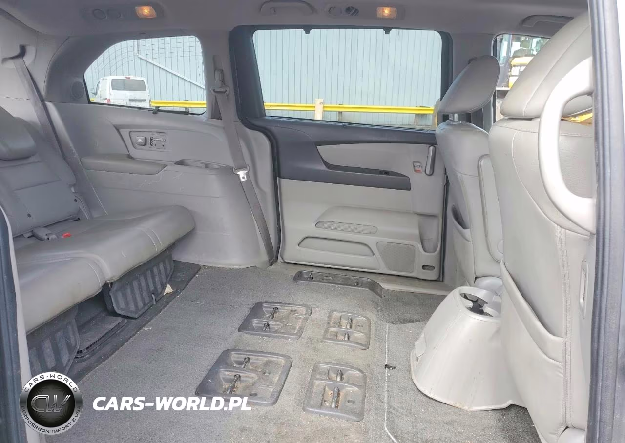 2011 Honda Odyssey Touring VIN:5FNRL5H92BB105061 - 11