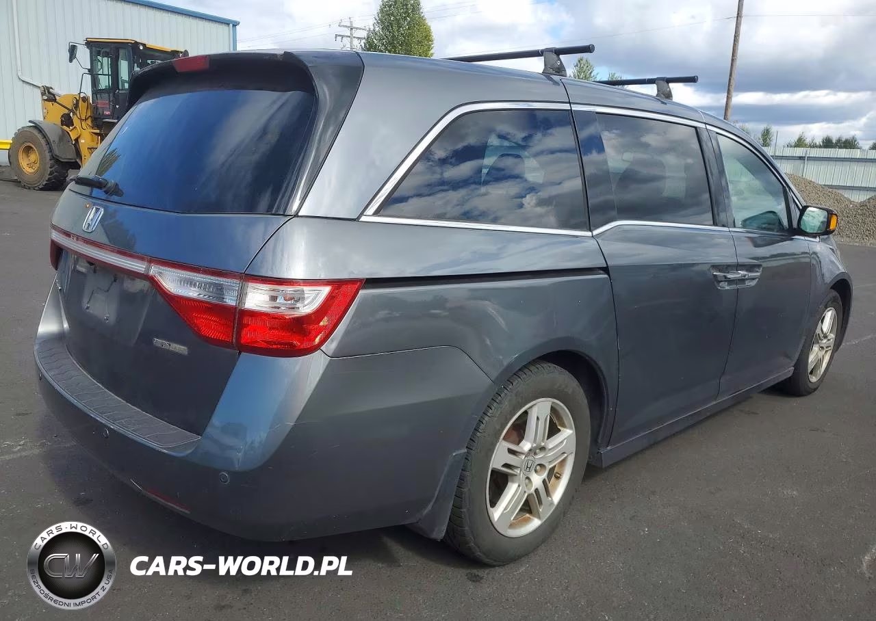 2011 Honda Odyssey Touring VIN:5FNRL5H92BB105061 - 3