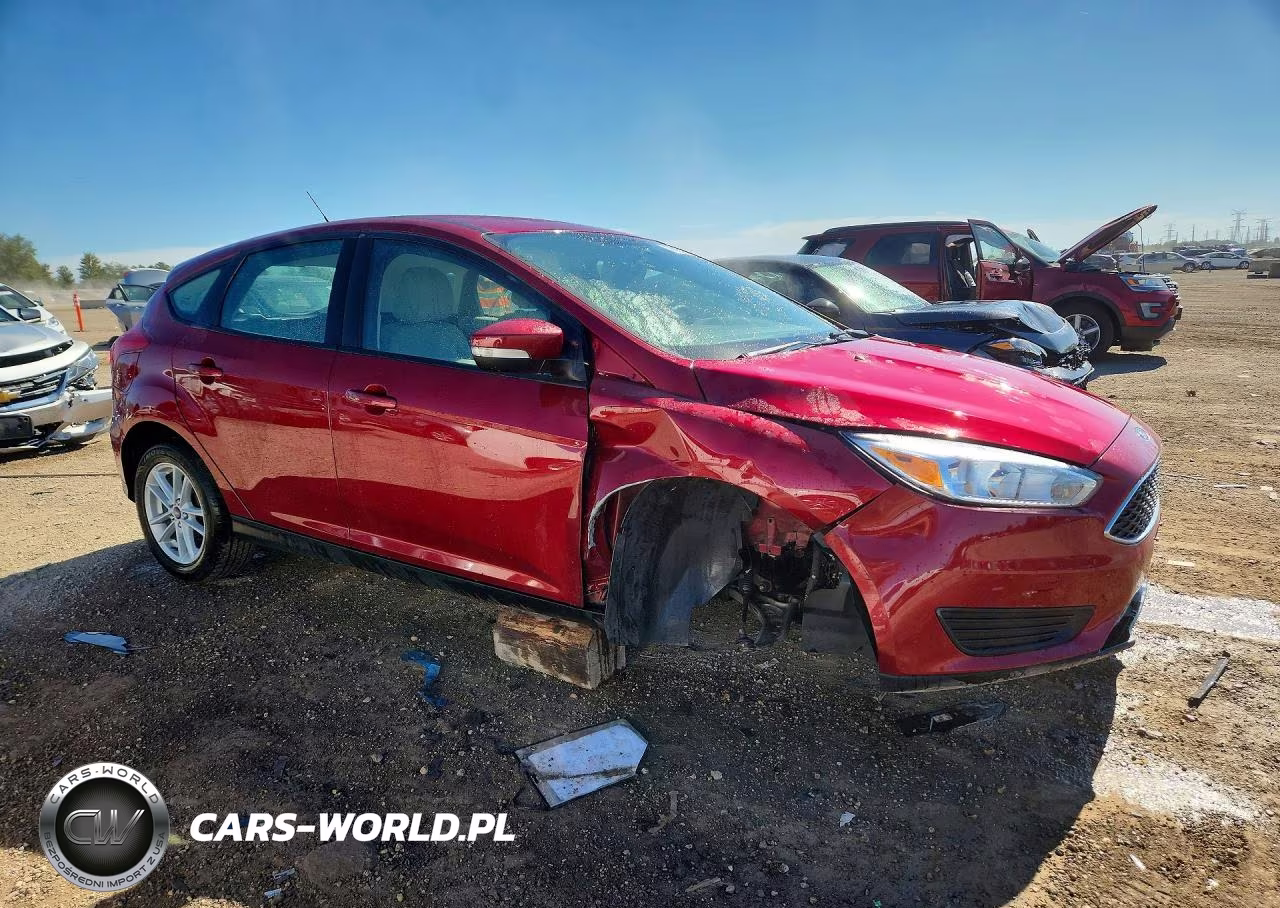 2017 Ford Focus Se VIN:1FADP3K2XHL232375 - 4