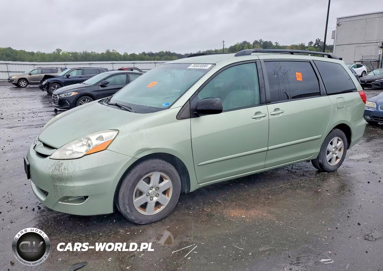 2009 Toyota Sienna Le 8-Passenger