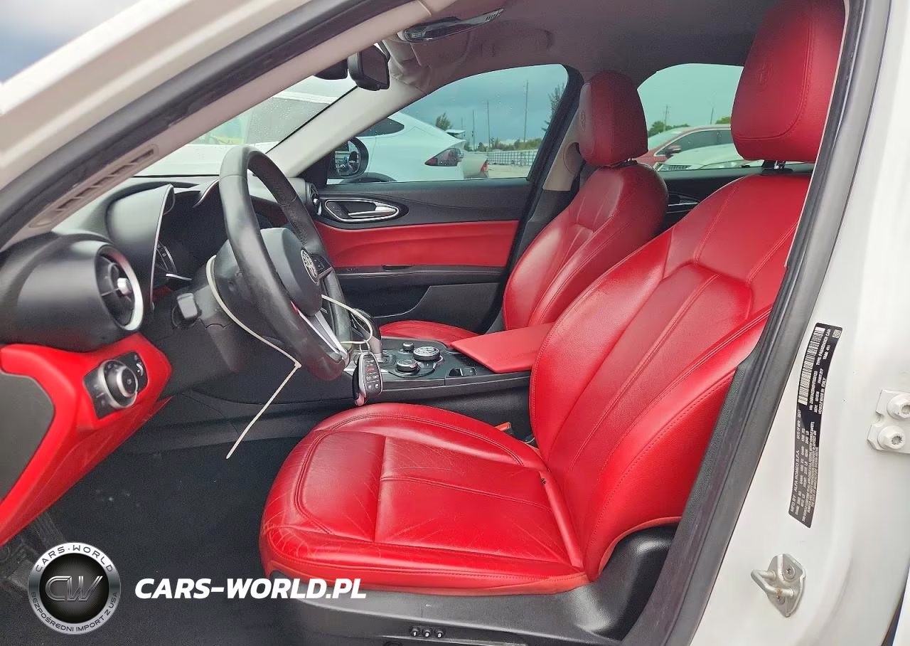 2017 Alfa Romeo Giulia VIN:ZARFAEBN8H7555123 - 7