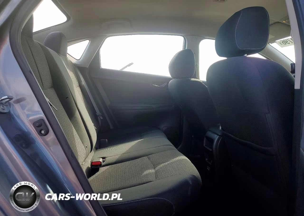 2018 Nissan Sentra S VIN:3N1AB7AP2JY323320 - 10