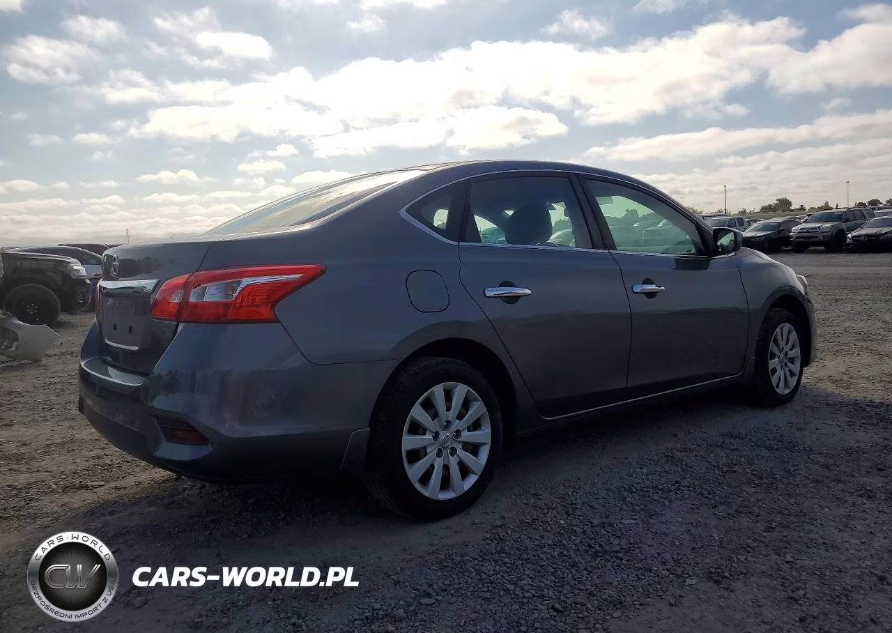 2018 Nissan Sentra S VIN:3N1AB7AP2JY323320 - 3