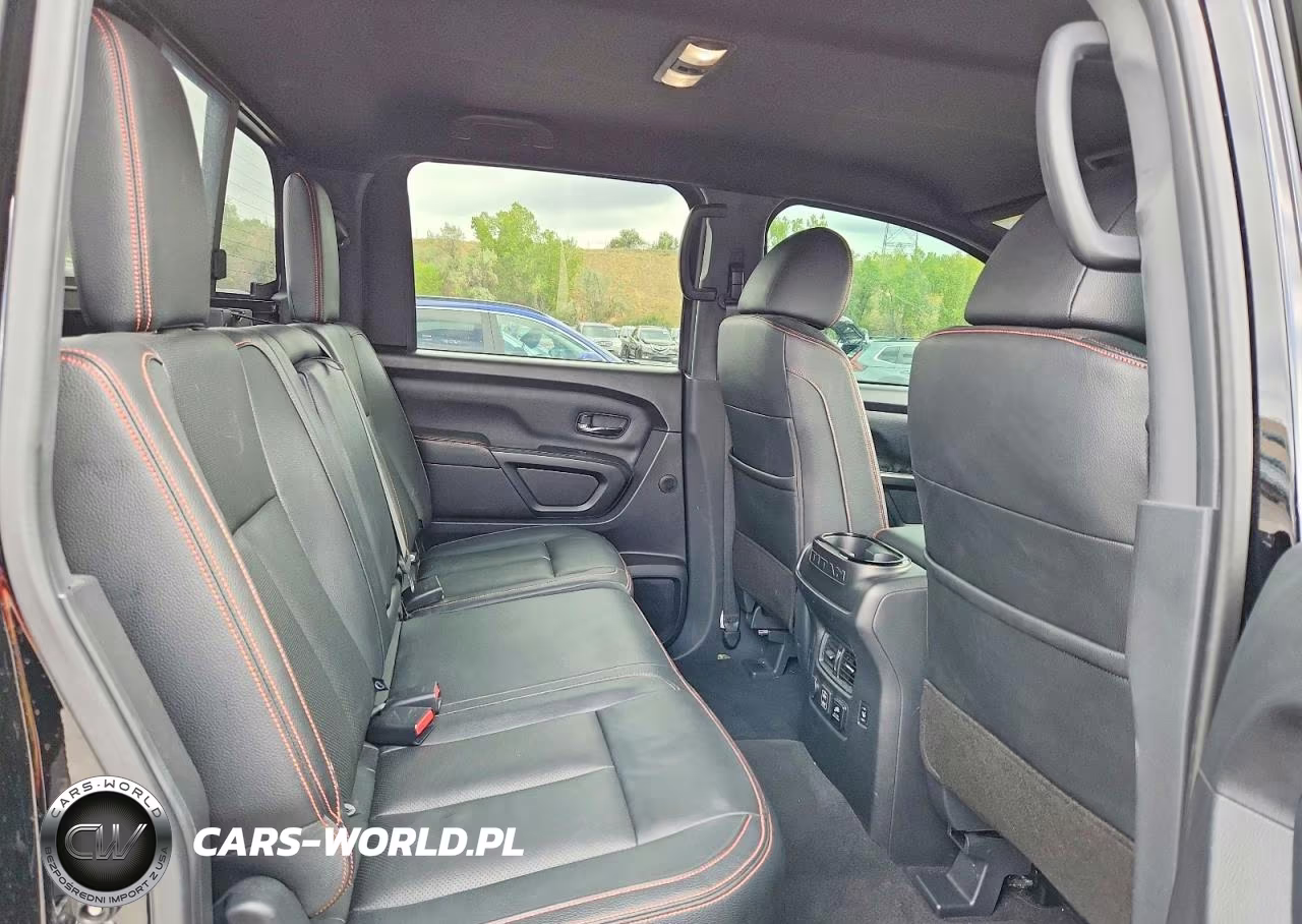 2021 Nissan Titan Pro-4X VIN:1N6AA1ED0MN525925 - 10
