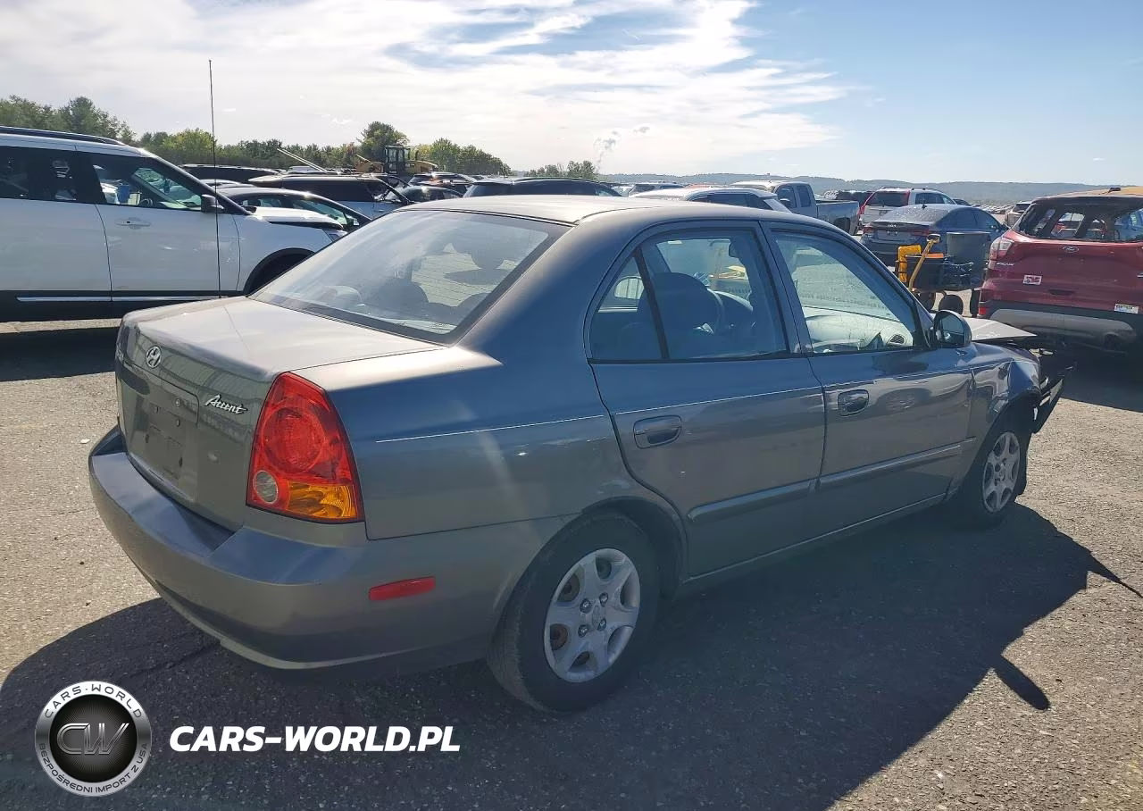 2005 Hyundai Accent Gls VIN:KMHCG45C75U647185 - 3