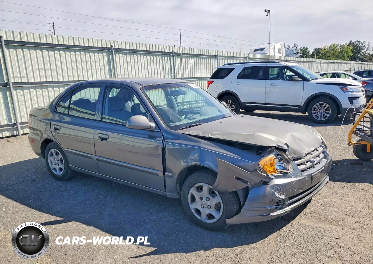 2005 Hyundai Accent Gls VIN:KMHCG45C75U647185 - 4
