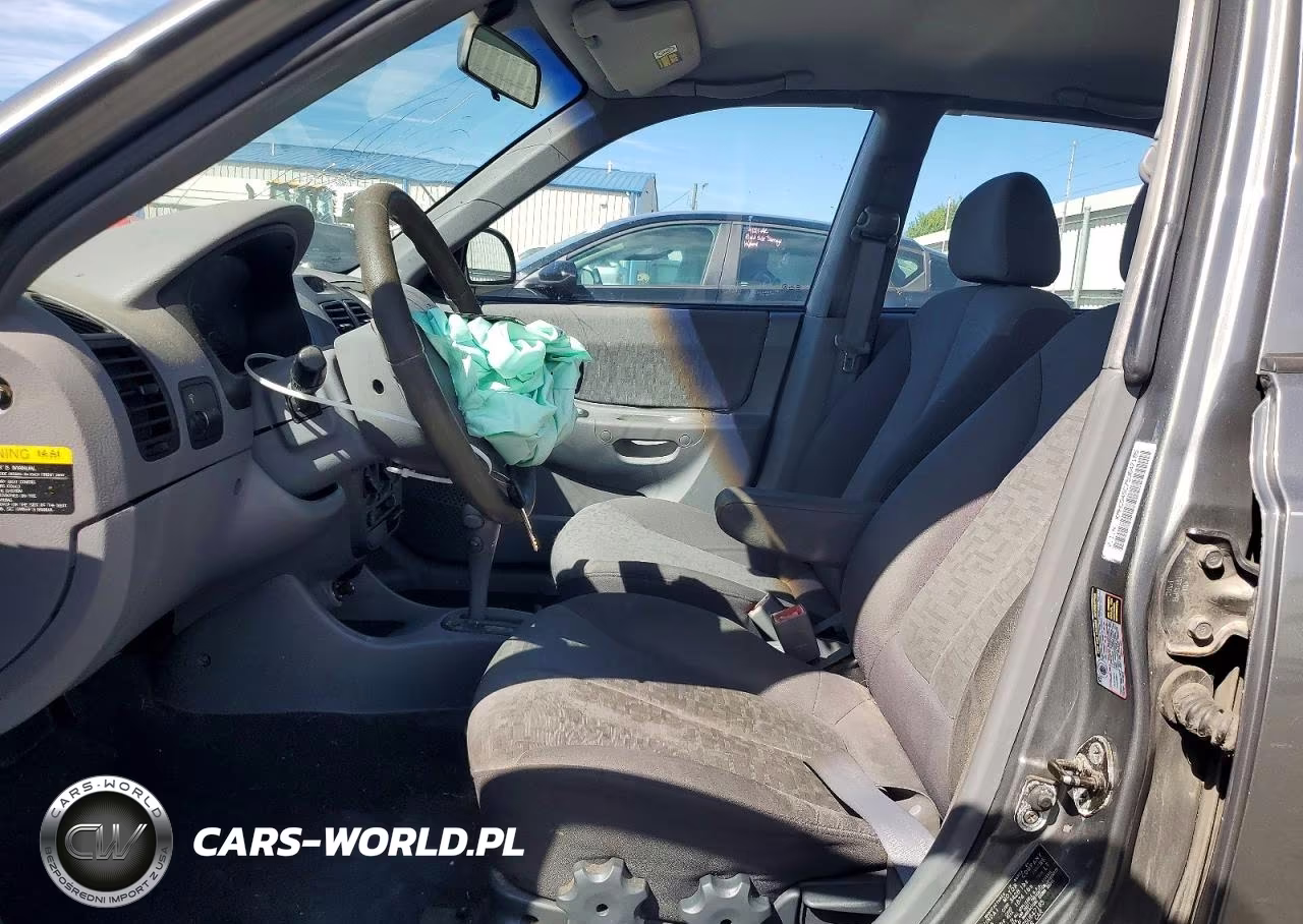 2005 Hyundai Accent Gls VIN:KMHCG45C75U647185 - 7