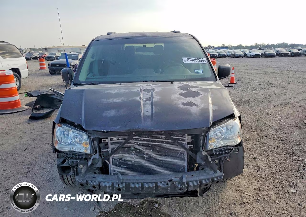 2011 Chrysler Town & Country Touring VIN:2A4RR5DG6BR645272 - 5