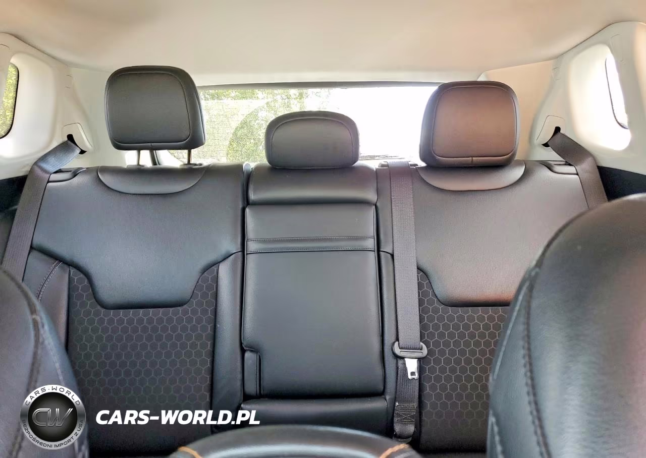 2018 Jeep Compass Latitude VIN:3C4NJDBB6JT492109 - 10