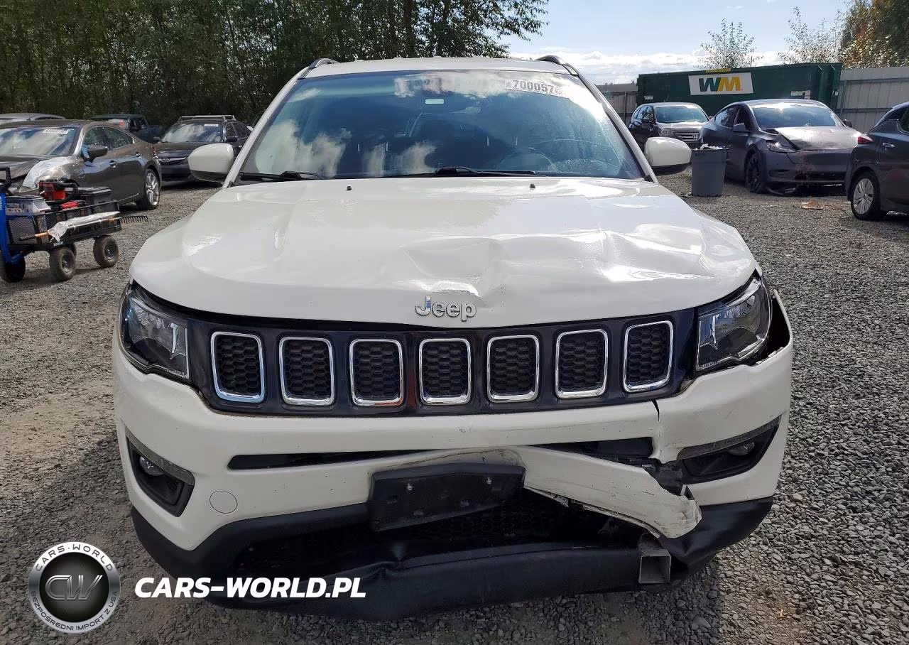 2018 Jeep Compass Latitude VIN:3C4NJDBB6JT492109 - 5
