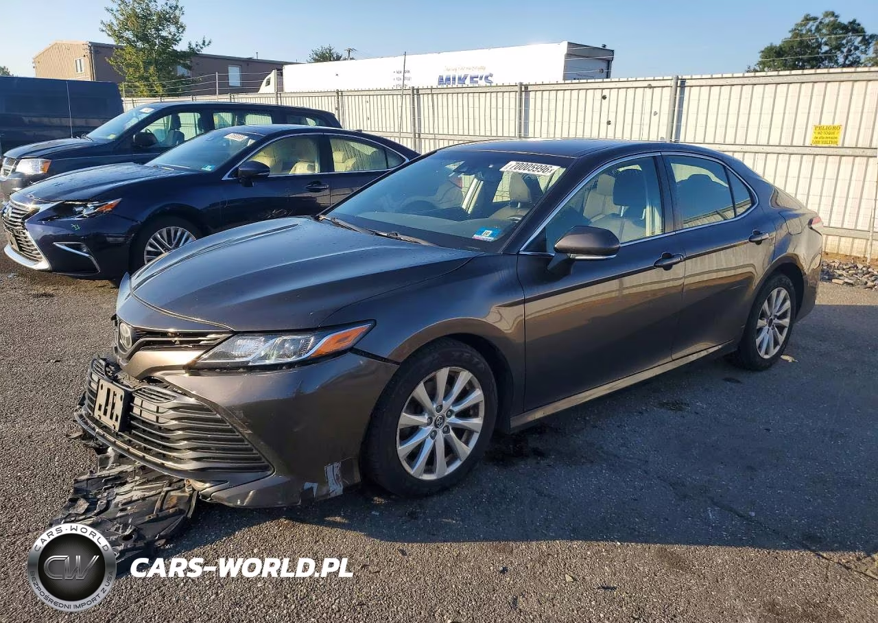 2018 Toyota Camry Le – zdjęcie 1 z 12