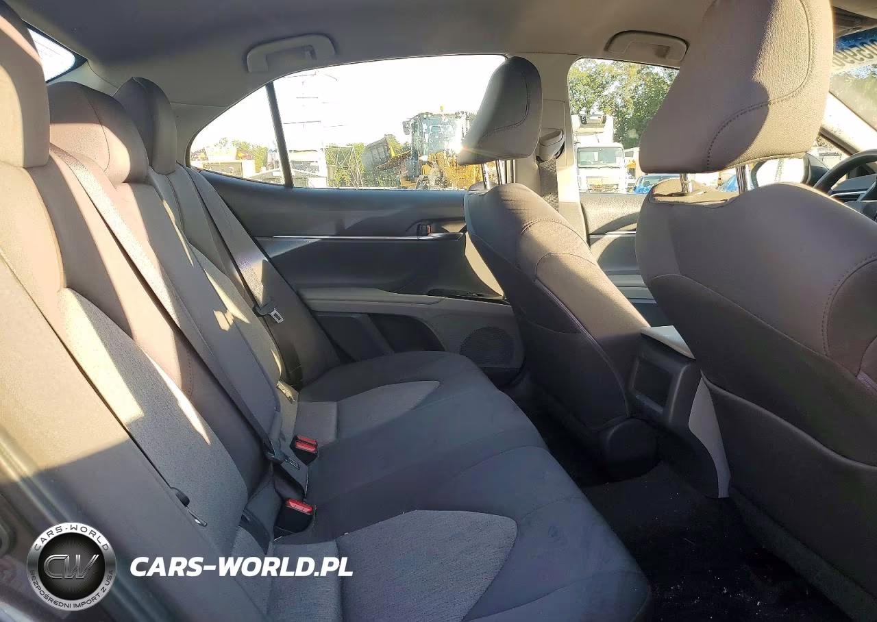 2018 Toyota Camry Le VIN:JTNB11HK1J3034980 - 10