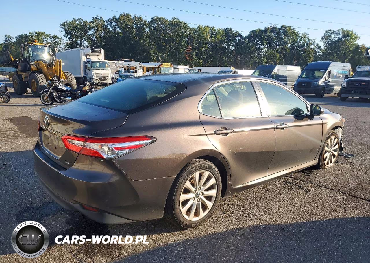 2018 Toyota Camry Le VIN:JTNB11HK1J3034980 - 3