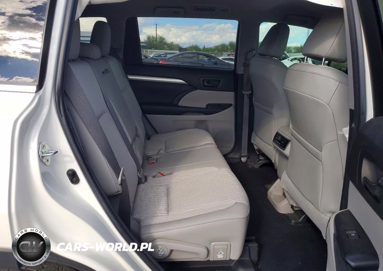 2015 Toyota Highlander Le Plus VIN:5TDBKRFH8FS191712 - 11