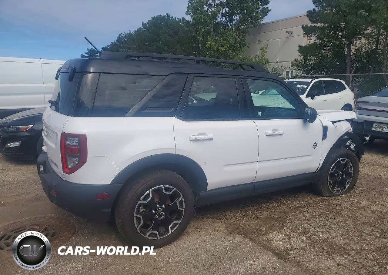 2025 Ford Bronco Sport Outer Banks VIN:3FMCR9CN1SRE33727 - 3