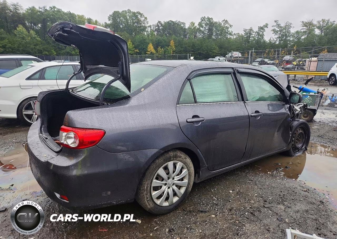 2013 Toyota Corolla Le VIN:JTDBU4EE4DJ120148 - 3