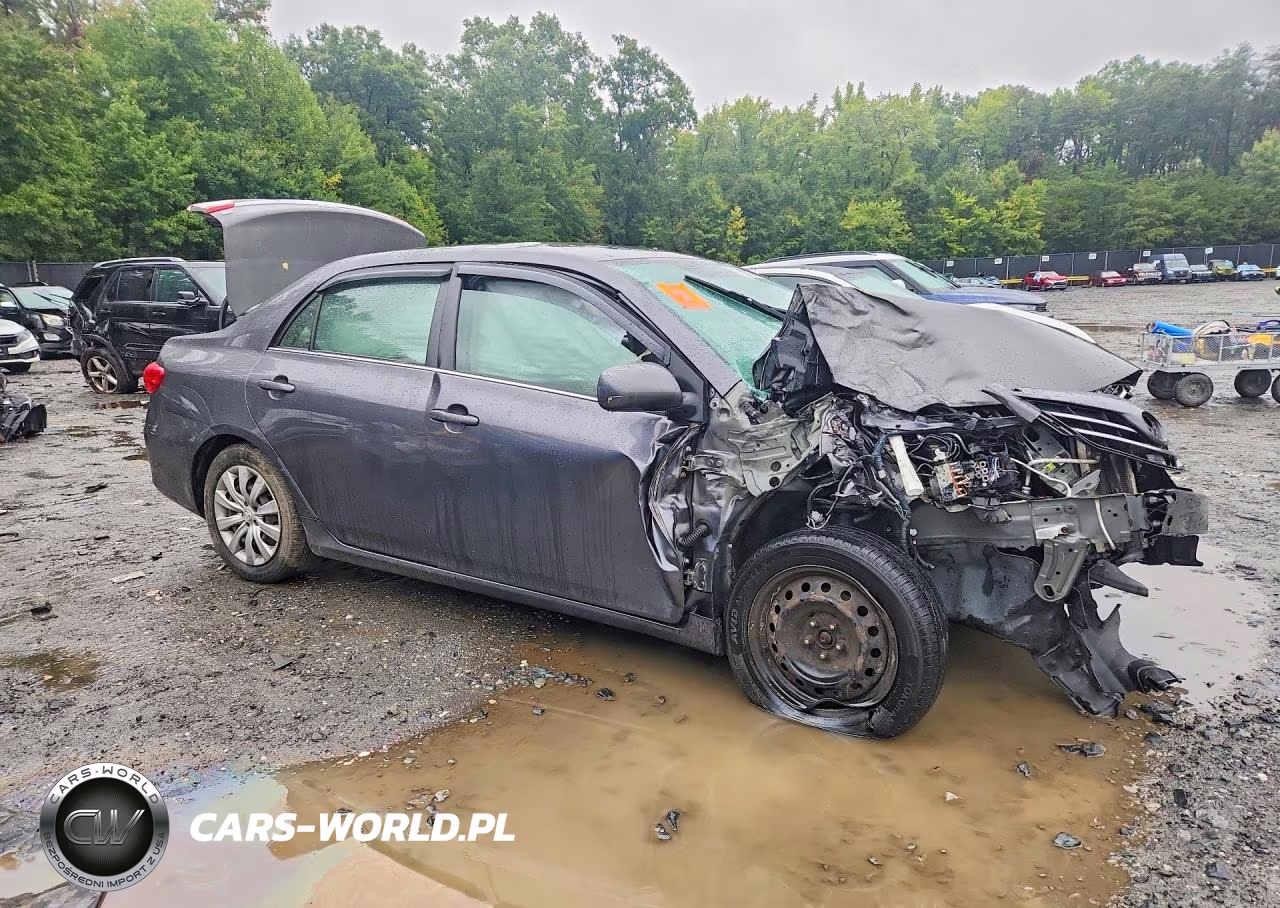 2013 Toyota Corolla Le VIN:JTDBU4EE4DJ120148 - 4