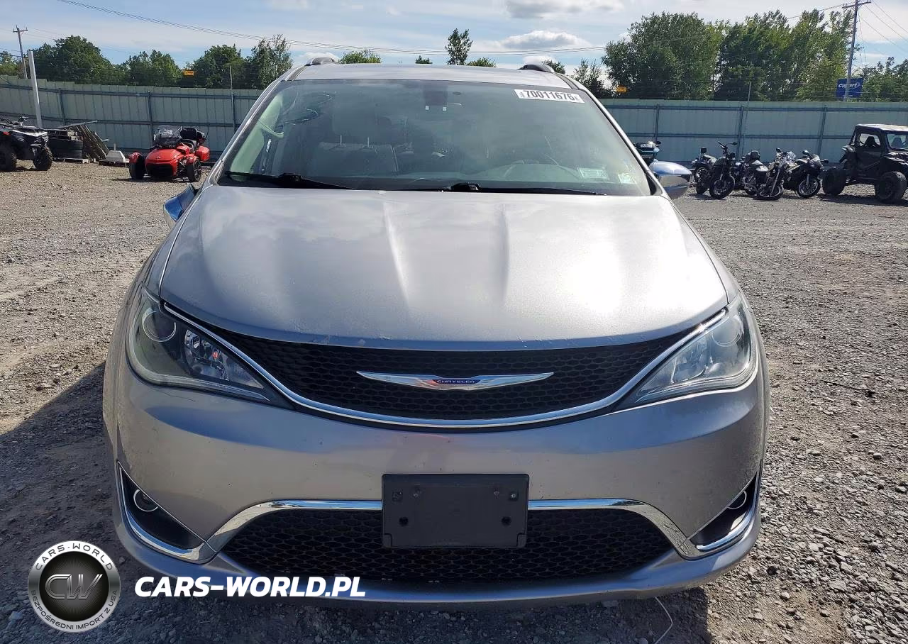 2019 Chrysler Pacifica Limited VIN:2C4RC1GG8KR552040 - 5