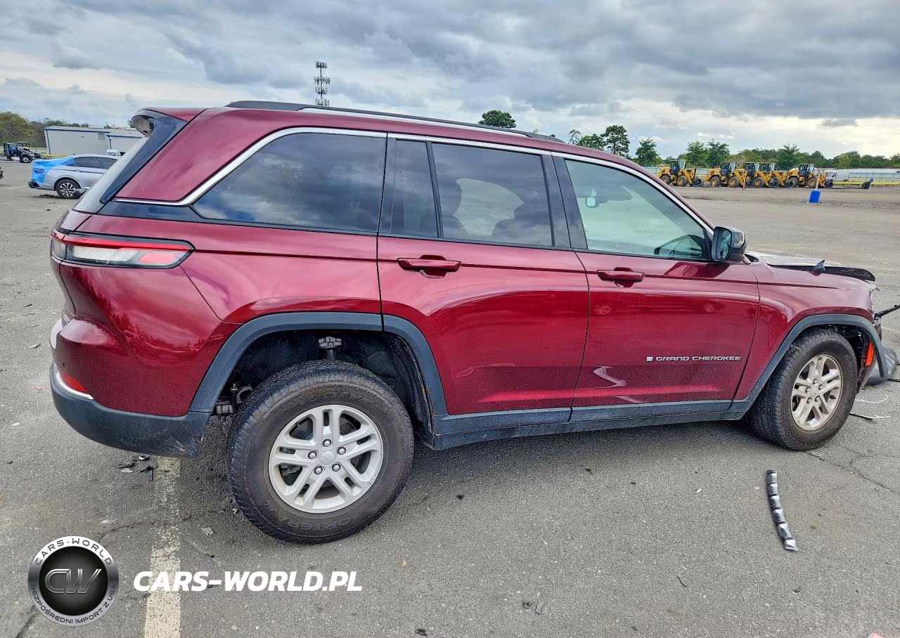 2023 Jeep Grand Cherokee Laredo VIN:1C4RJHAG3PC608876 - 3