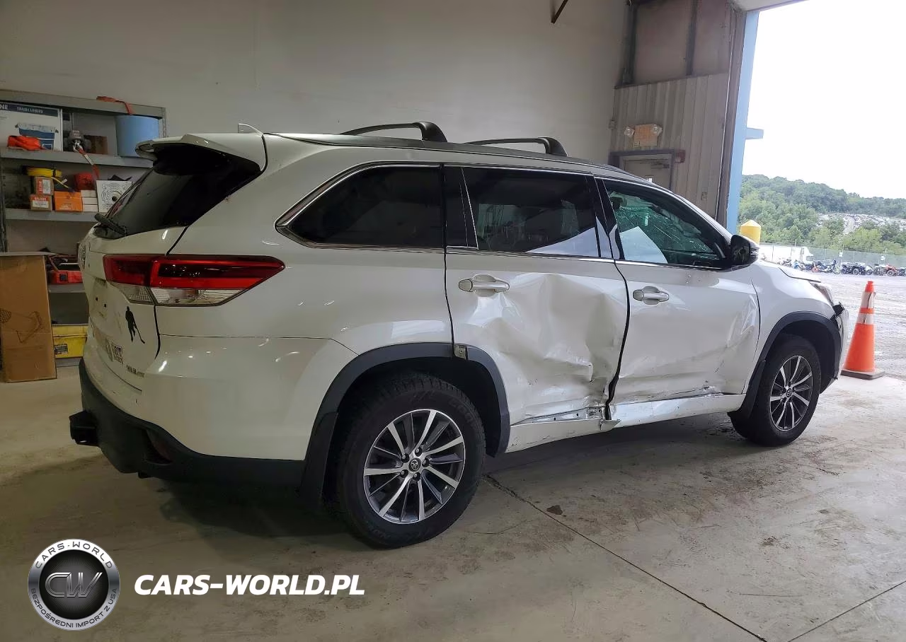 2017 Toyota Highlander Xle VIN:5TDJZRFH9HS521982 - 3