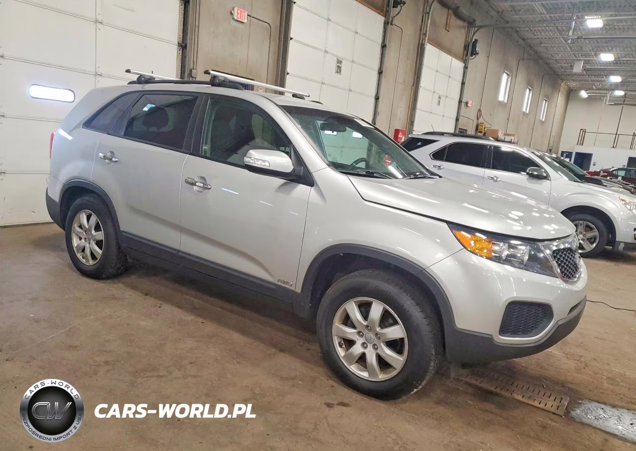 2012 Kia Sorento Lx VIN:5XYKTCA68CG225849 - 4