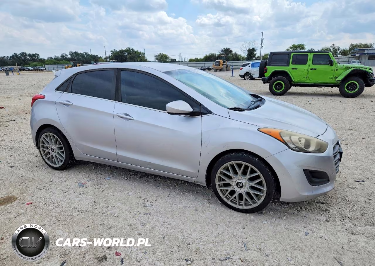 2017 Hyundai Elantra Gt Base VIN:KMHD35LH8HU373326 - 4