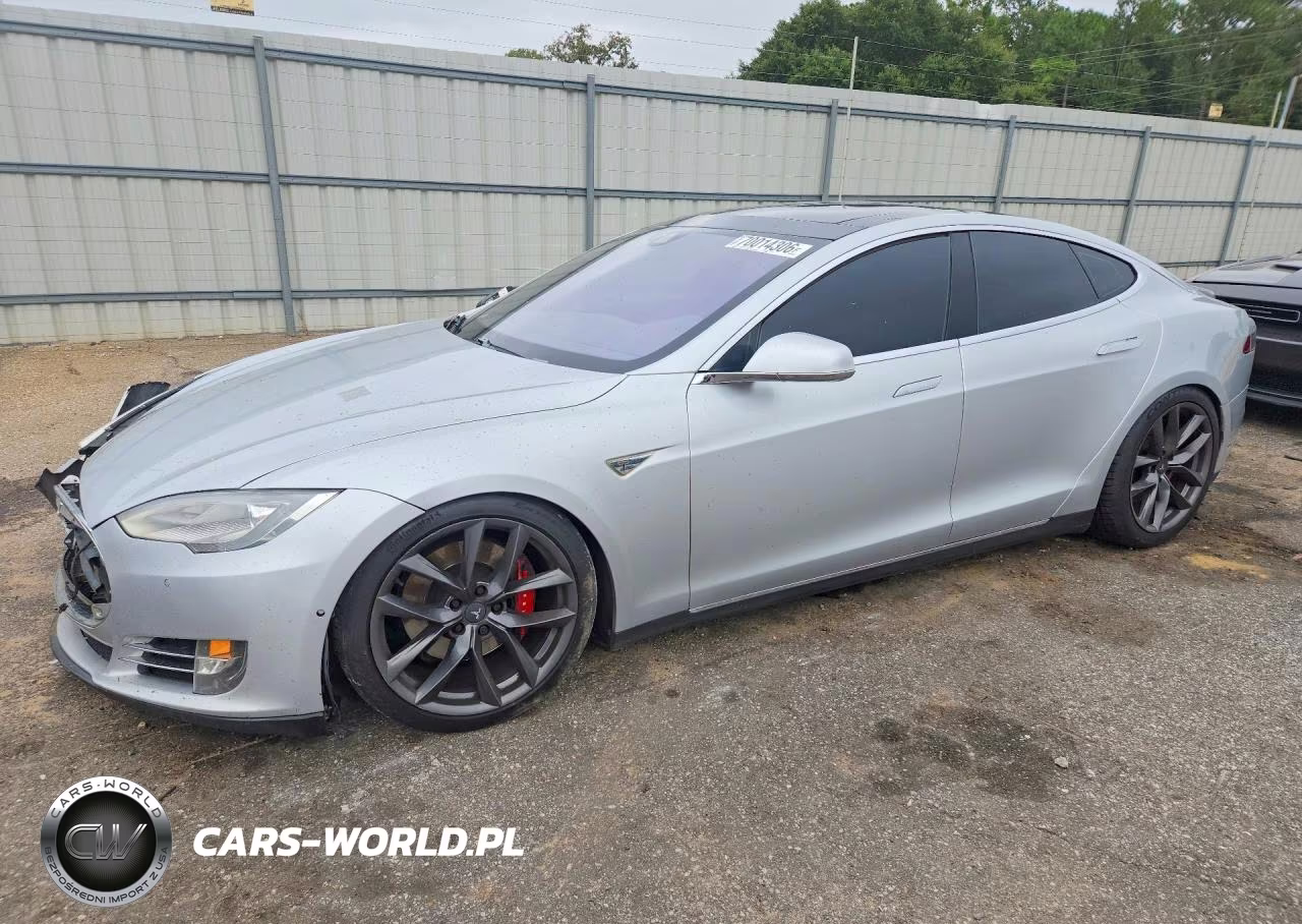 2015 Tesla Model S – zdjęcie 1 z 12
