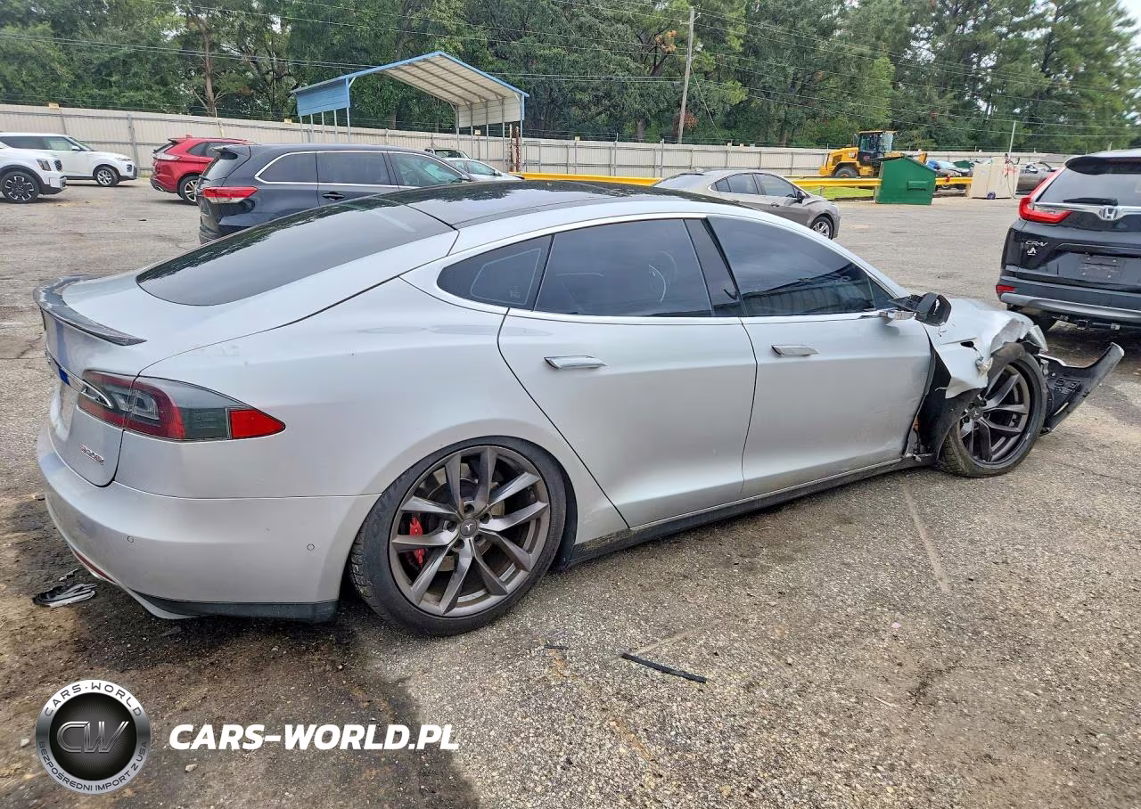 2015 Tesla Model S VIN:5YJSA1E4XFF113990 - 3