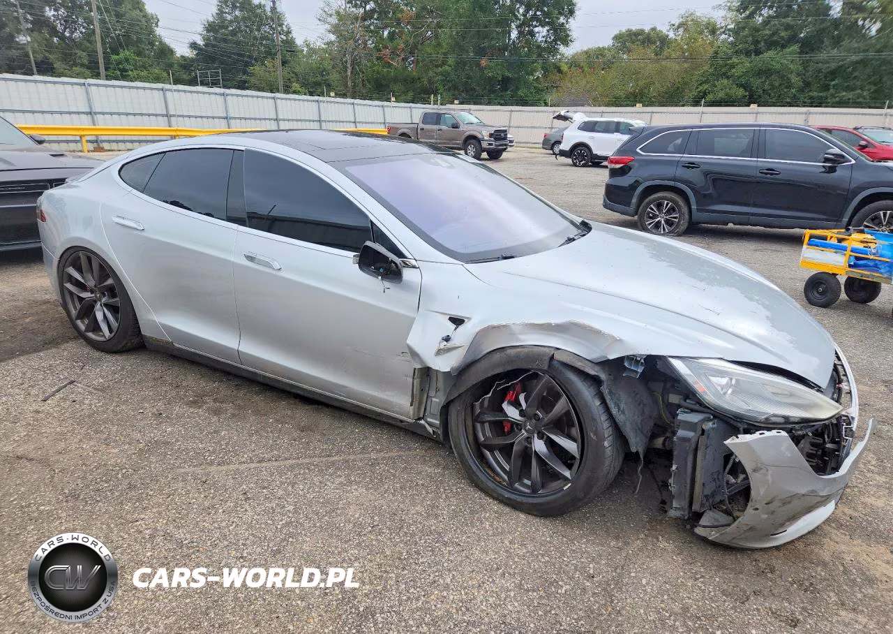 2015 Tesla Model S VIN:5YJSA1E4XFF113990 - 4