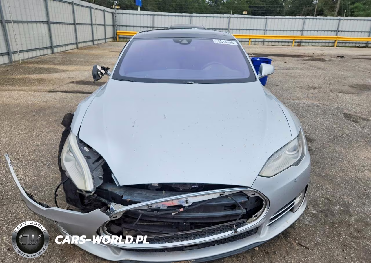2015 Tesla Model S VIN:5YJSA1E4XFF113990 - 5