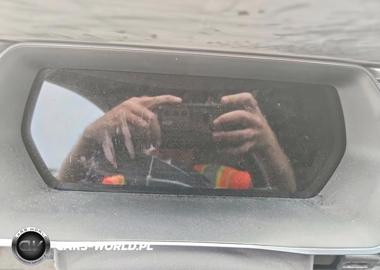 2015 Tesla Model S VIN:5YJSA1E4XFF113990 - 9