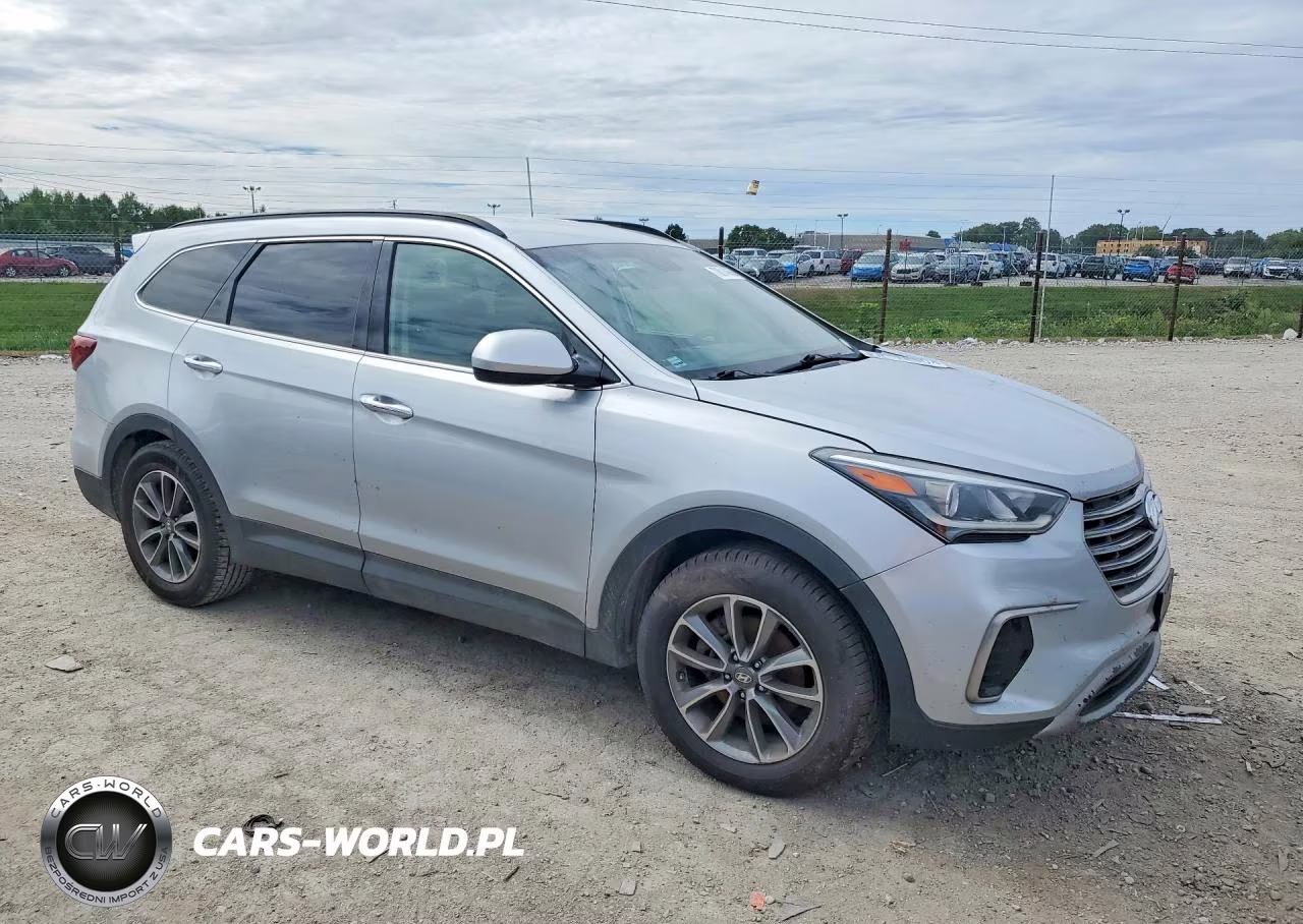 2017 Hyundai Santa Fe Se VIN:KM8SMDHF8HU171530 - 4