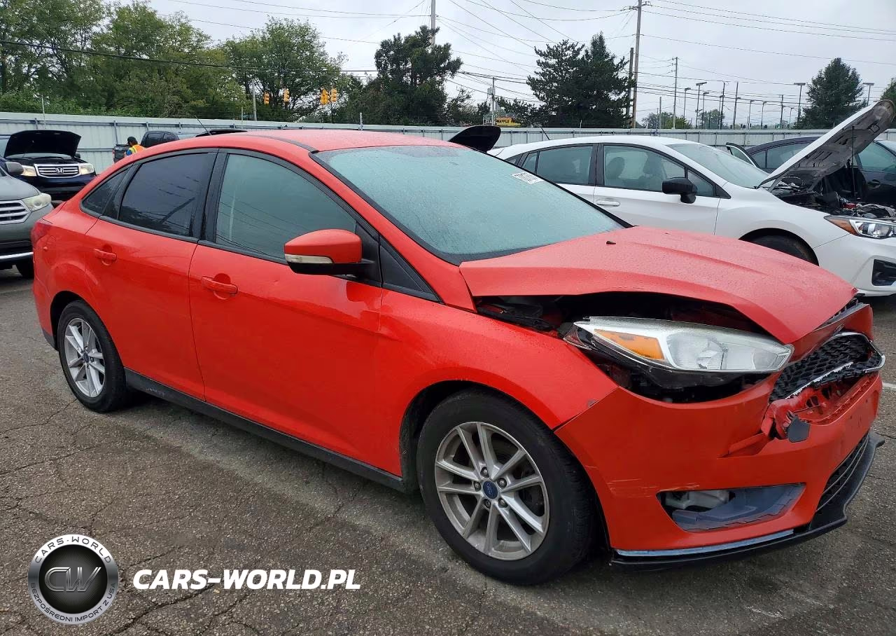 2016 Ford Focus Se VIN:1FADP3F27GL336136 - 4