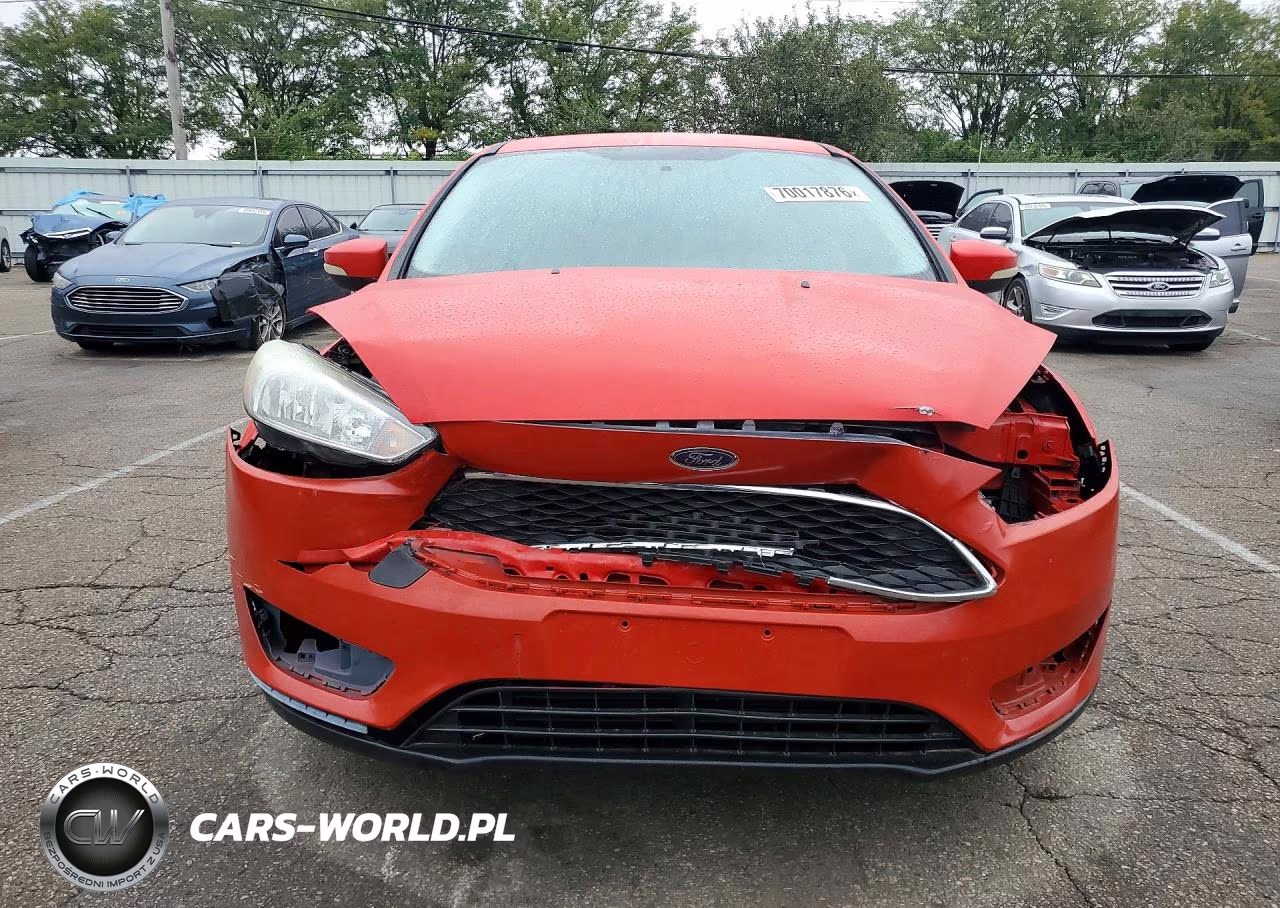 2016 Ford Focus Se VIN:1FADP3F27GL336136 - 5