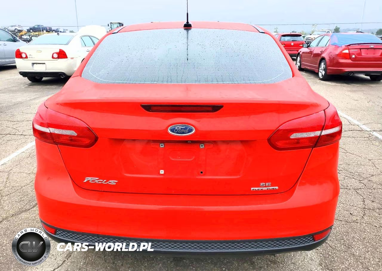 2016 Ford Focus Se VIN:1FADP3F27GL336136 - 6