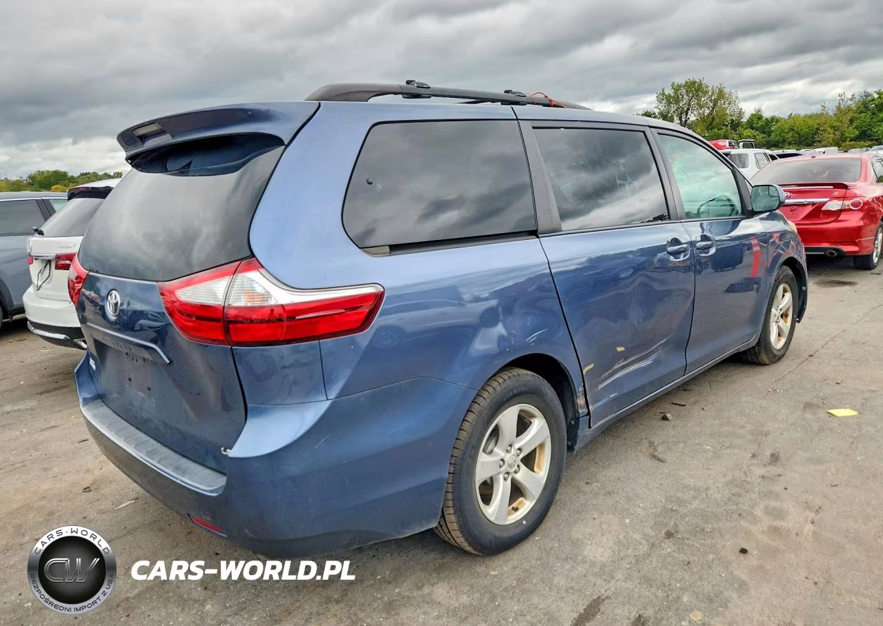 2017 Toyota Sienna Le VIN:5TDKZ3DC4HS776290 - 3