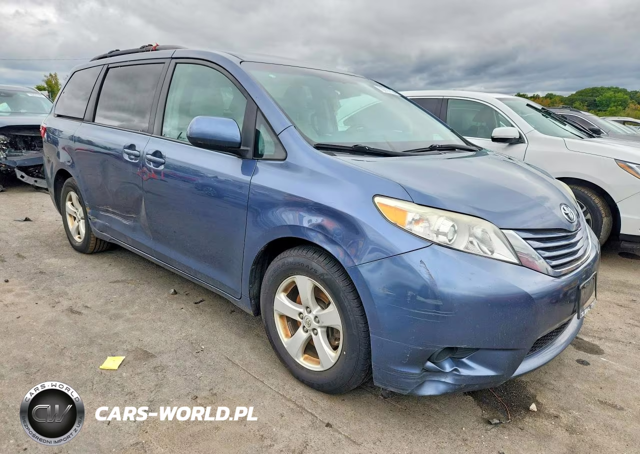 2017 Toyota Sienna Le VIN:5TDKZ3DC4HS776290 - 4