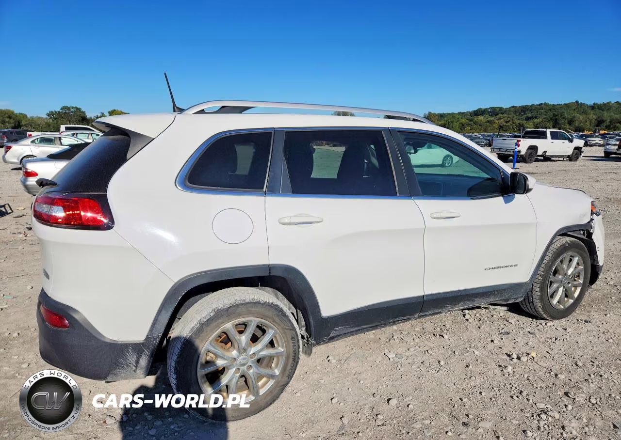 2017 Jeep Cherokee Latitude VIN:1C4PJLCB6HD232696 - 3