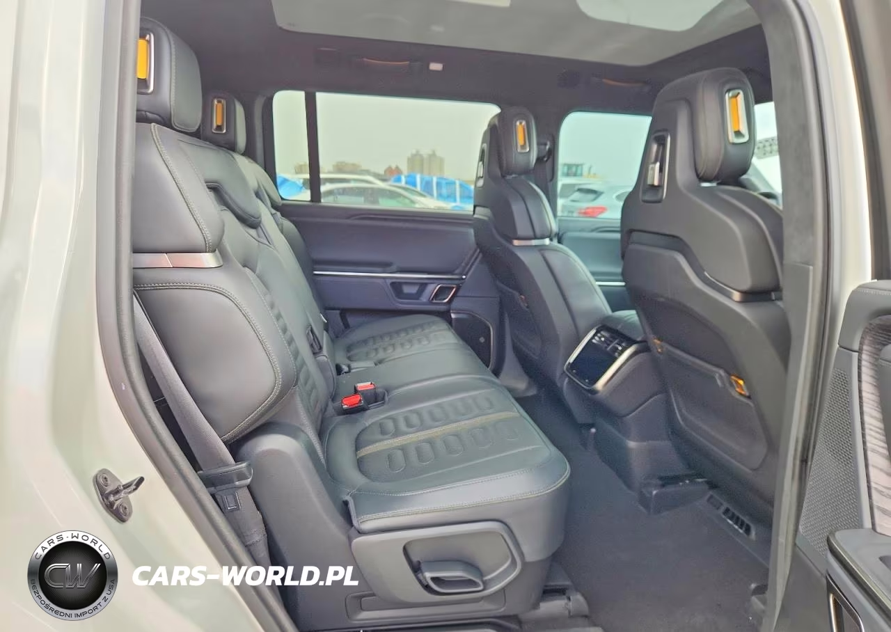 2023 Rivian R1S Launch Edition VIN:7PDSGABL2PN020810 - 11