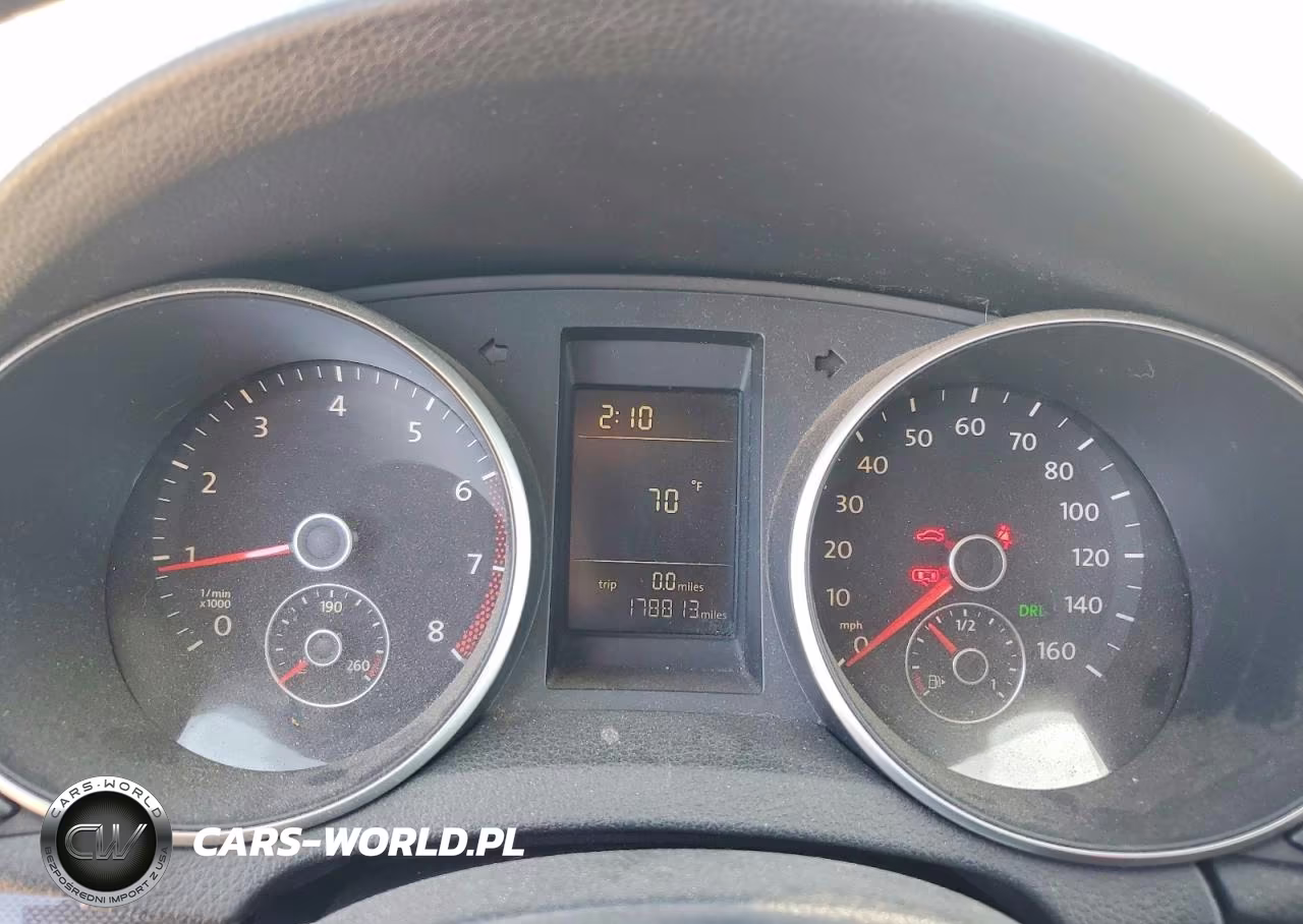 2010 Volkswagen Jetta S VIN:3VWKZ7AJ2AM667369 - 9