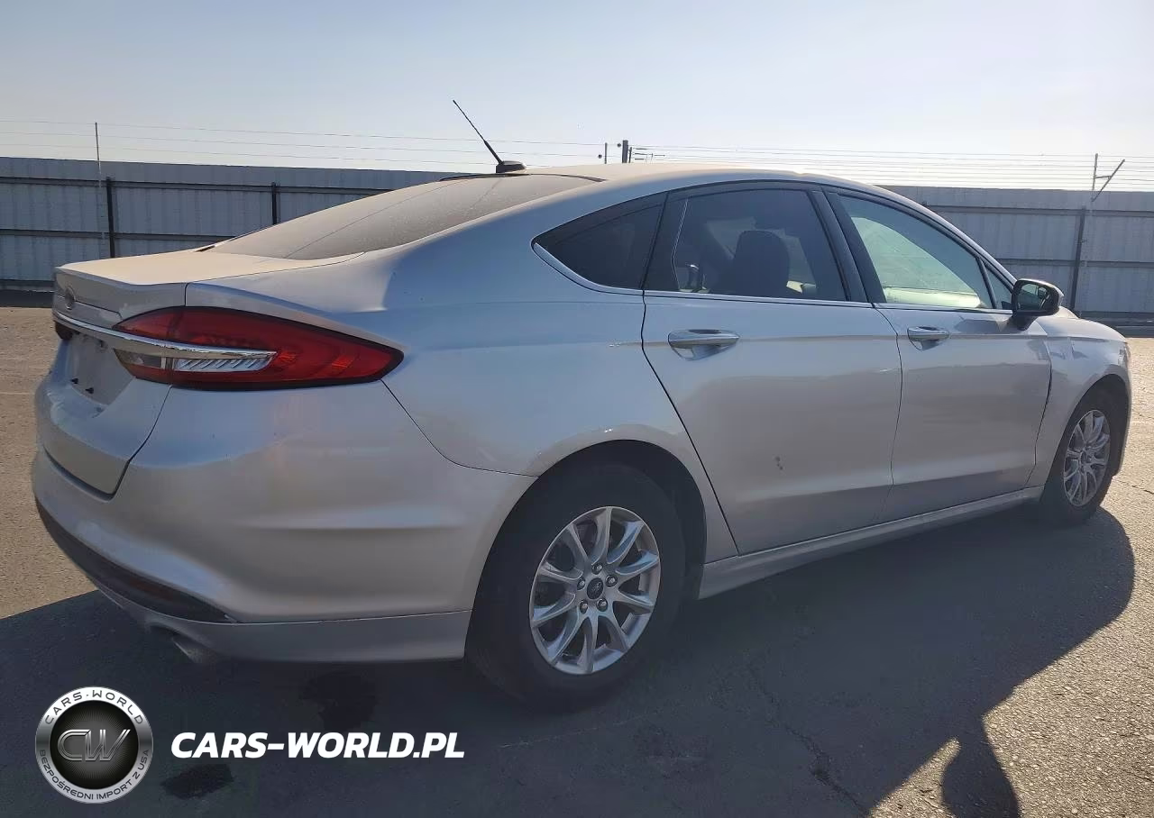 2018 Ford Fusion S VIN:3FA6P0G7XJR277626 - 3