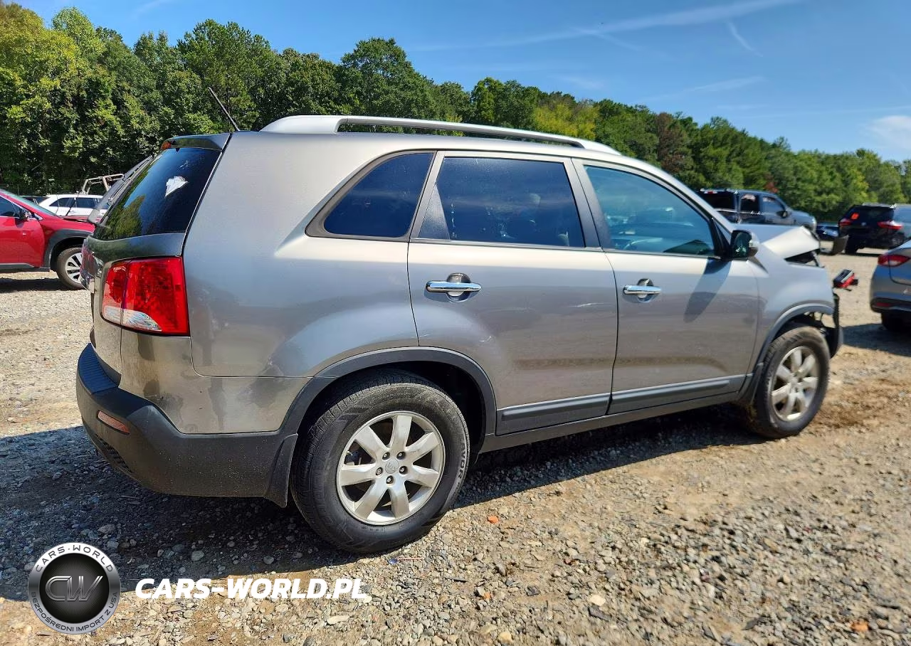 2013 Kia Sorento Lx VIN:5XYKT4A6XDG406992 - 3