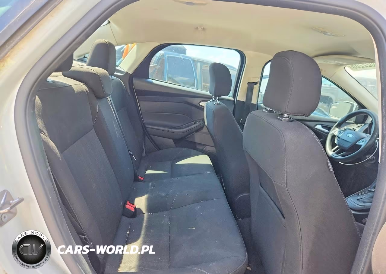 2017 Ford Focus Se VIN:1FADP3F20HL295382 - 10
