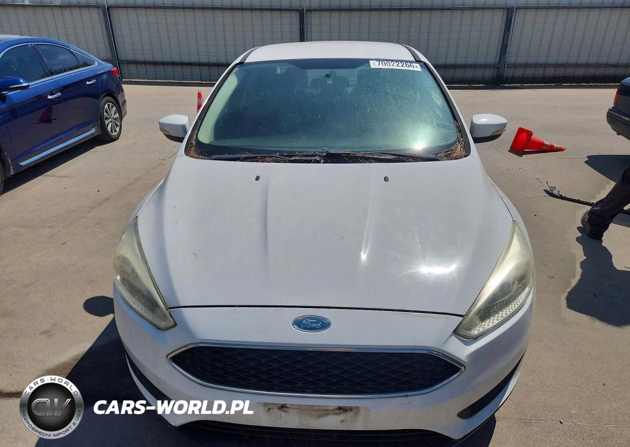2017 Ford Focus Se VIN:1FADP3F20HL295382 - 5