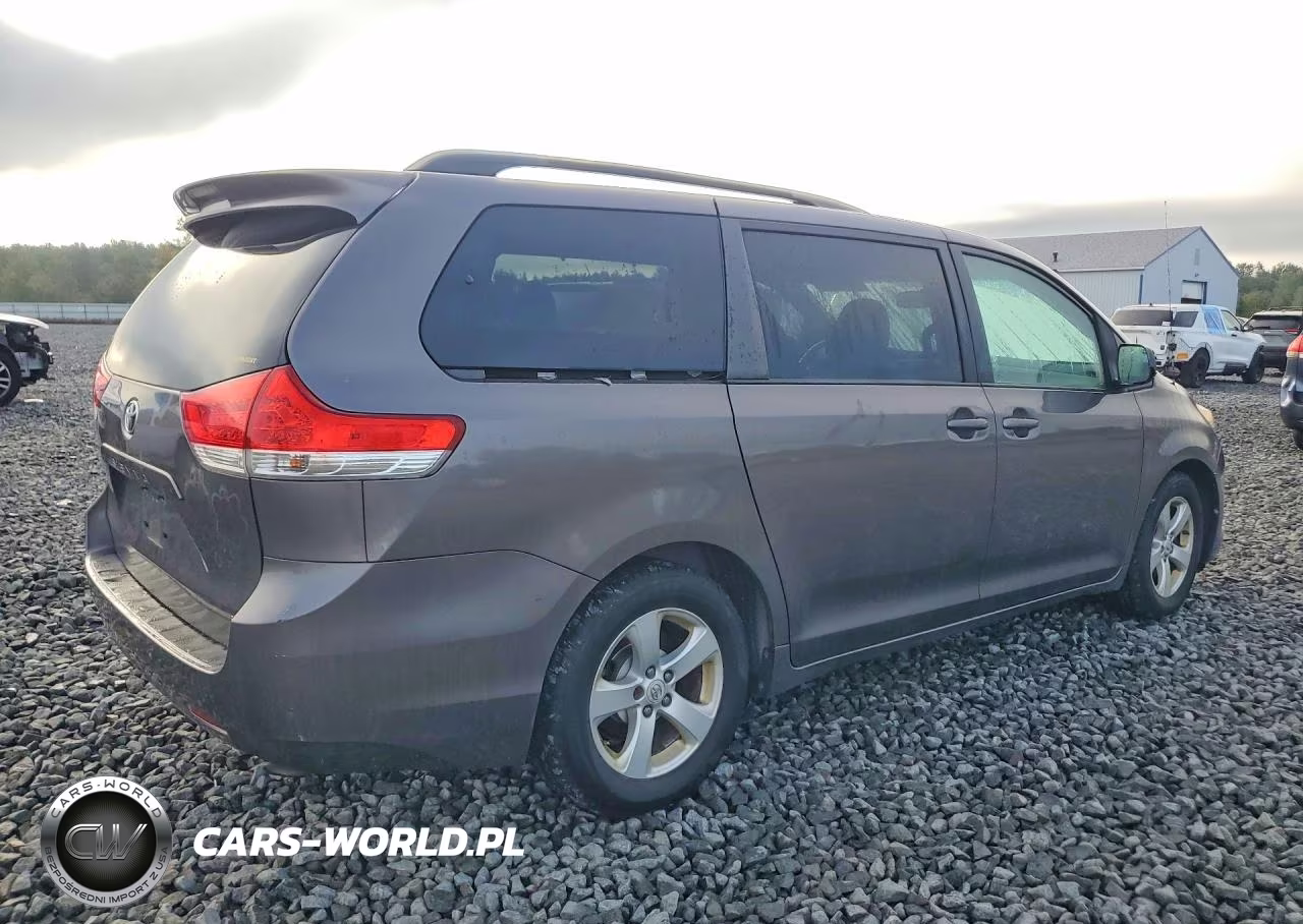 2011 Toyota Sienna Le VIN:5TDKK3DCXBS098365 - 3