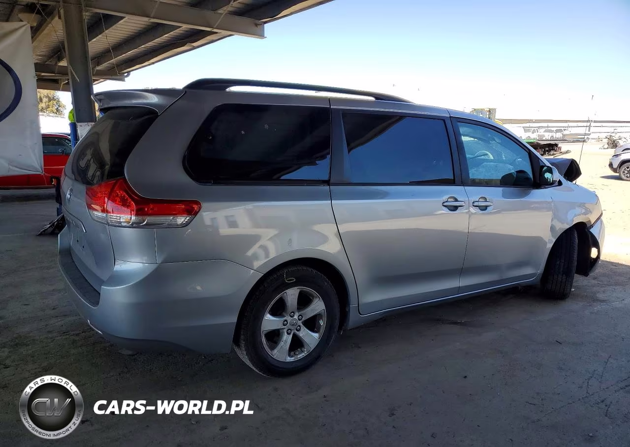 2012 Toyota Sienna Le VIN:5TDKK3DC9CS216620 - 3